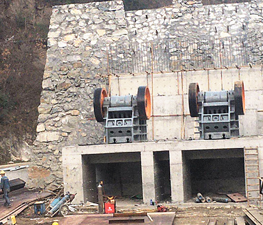 陜西912顎破生產(chǎn)線(xiàn)設(shè)備已就位，正在安裝中