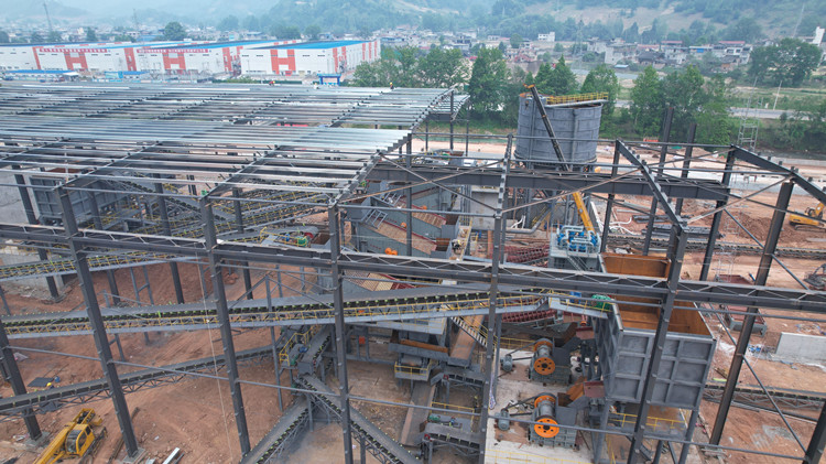 四川雅安時(shí)產(chǎn)800噸生產(chǎn)線(xiàn)使用兩臺(tái)1800單缸圓錐機(jī)（文末附視頻）